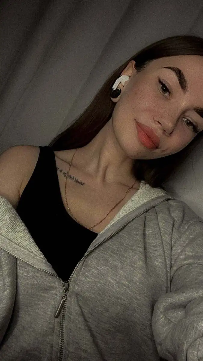 Adriana escort in Rome