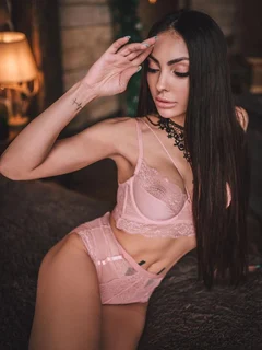 Amira escort in Milan