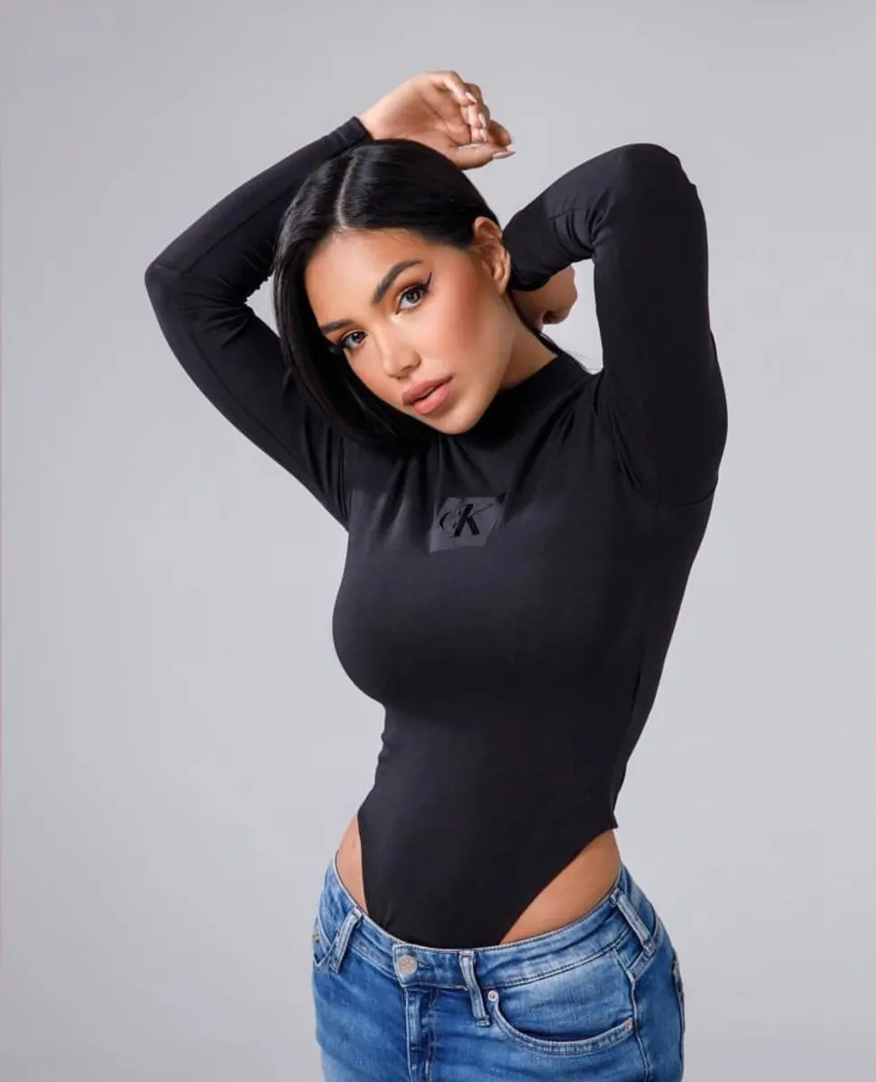  Anika escort in Rome