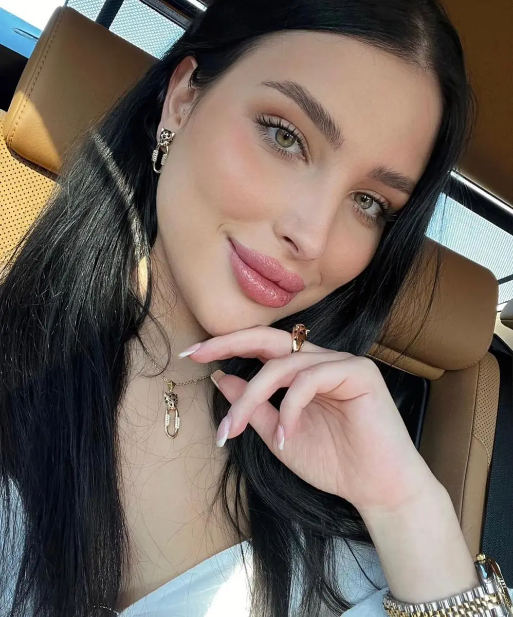 Arina escort in Milan