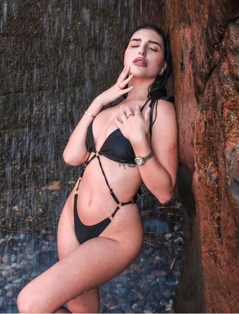 Arina escort in Milan
