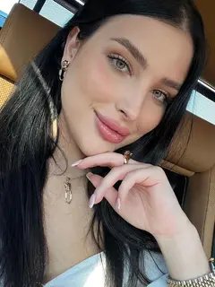 Arina escort in Milan