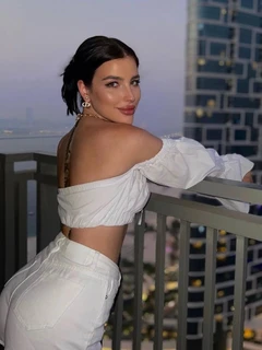 Arina escort in Milan