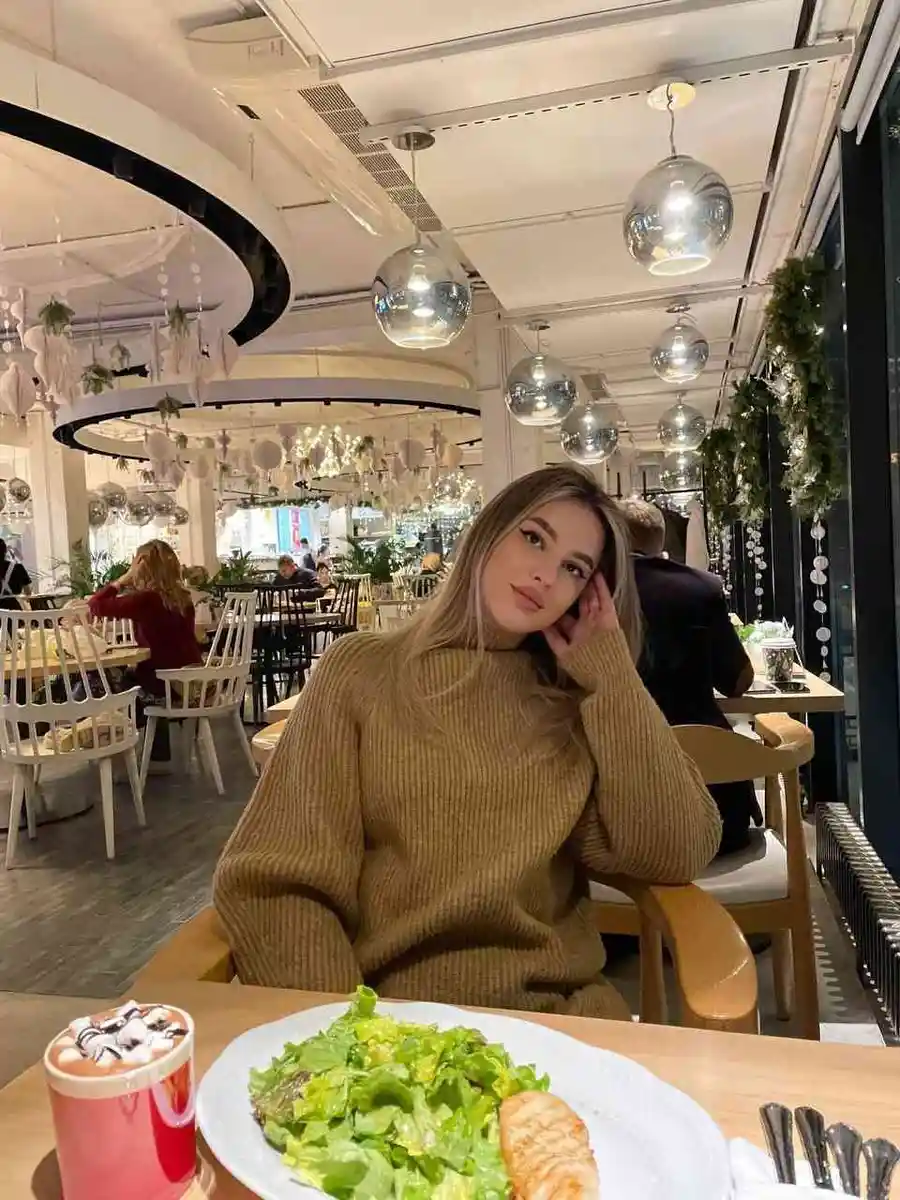 Camelia escort in Milan