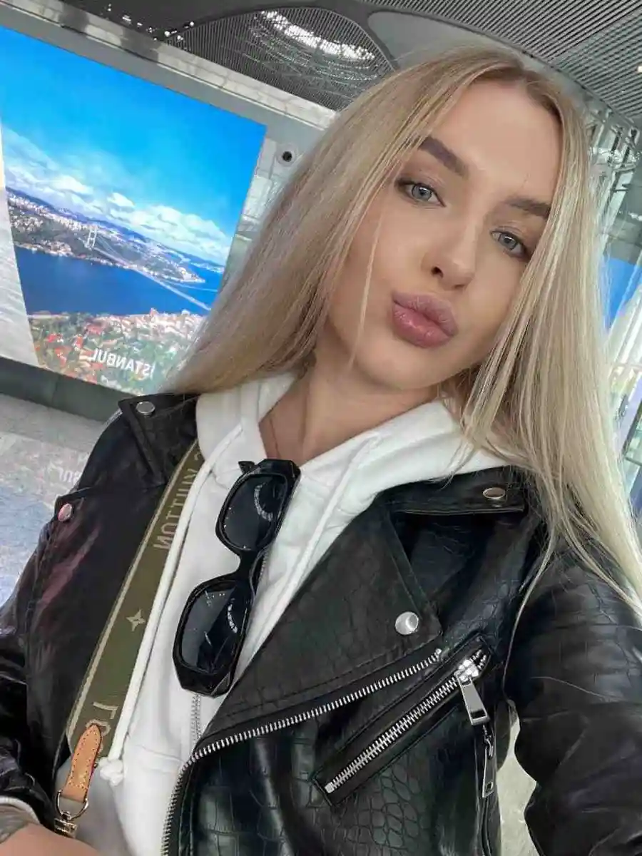 Candy escort in Milan