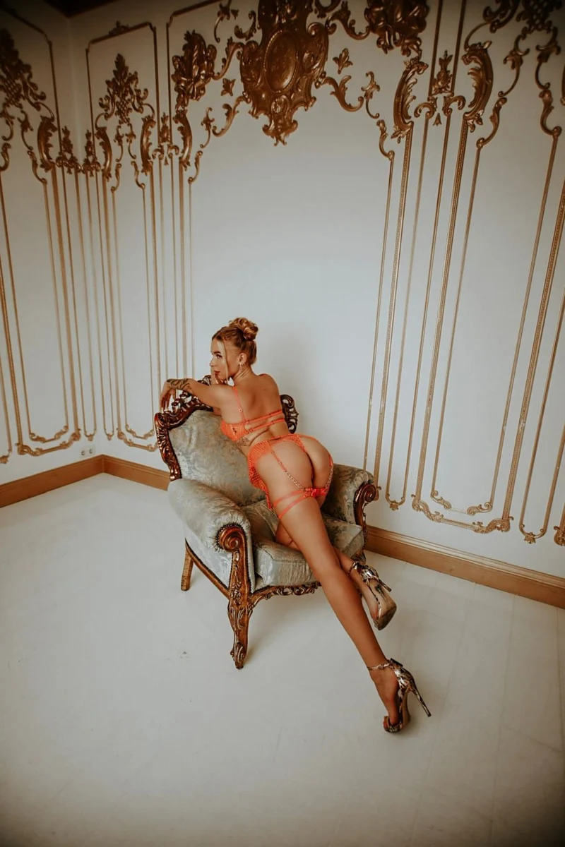Candy escort in Milan