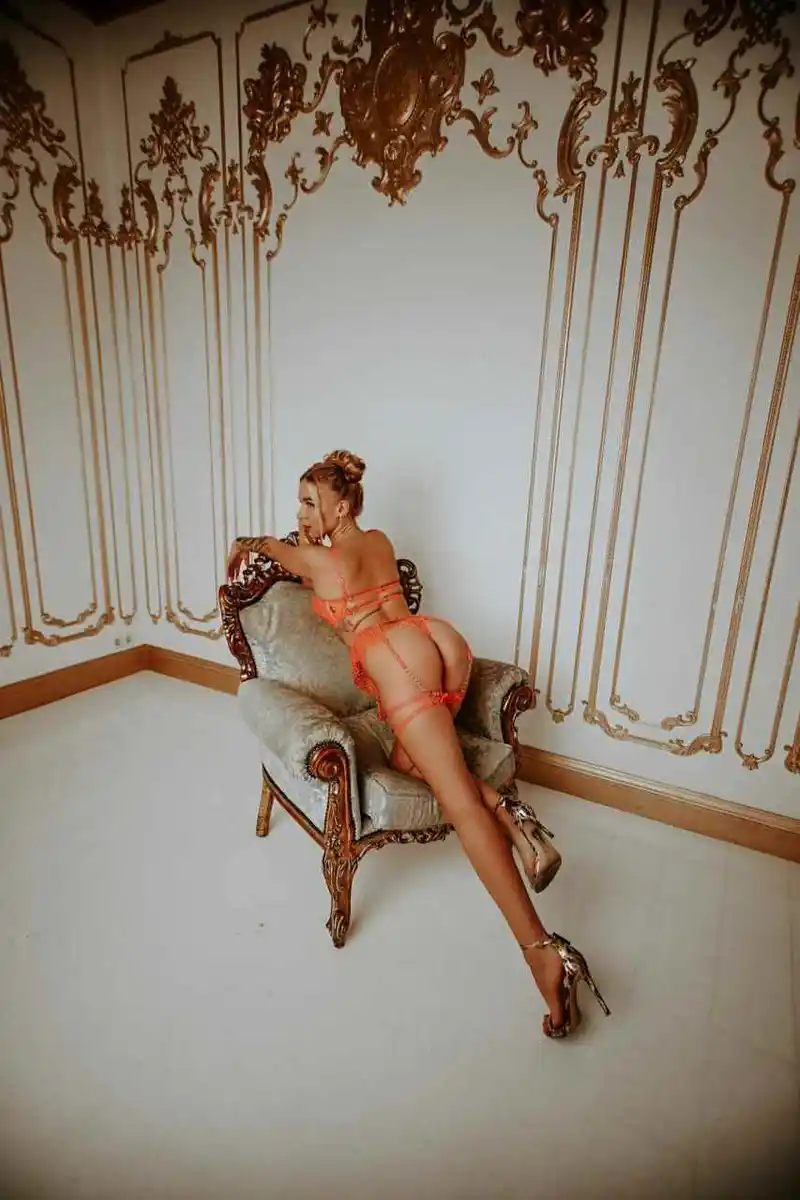 Candy escort in Milan