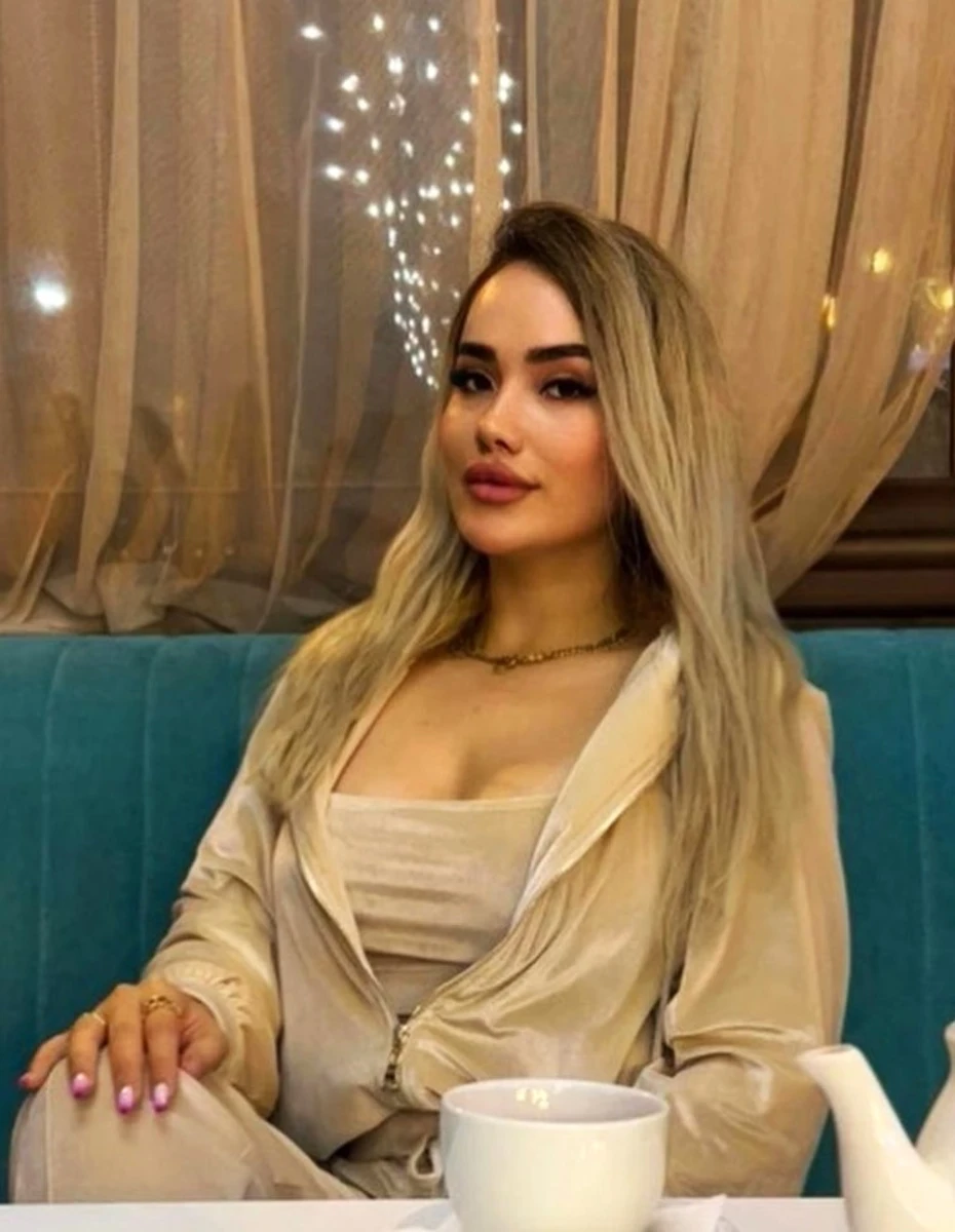 Caroline escort in Rome
