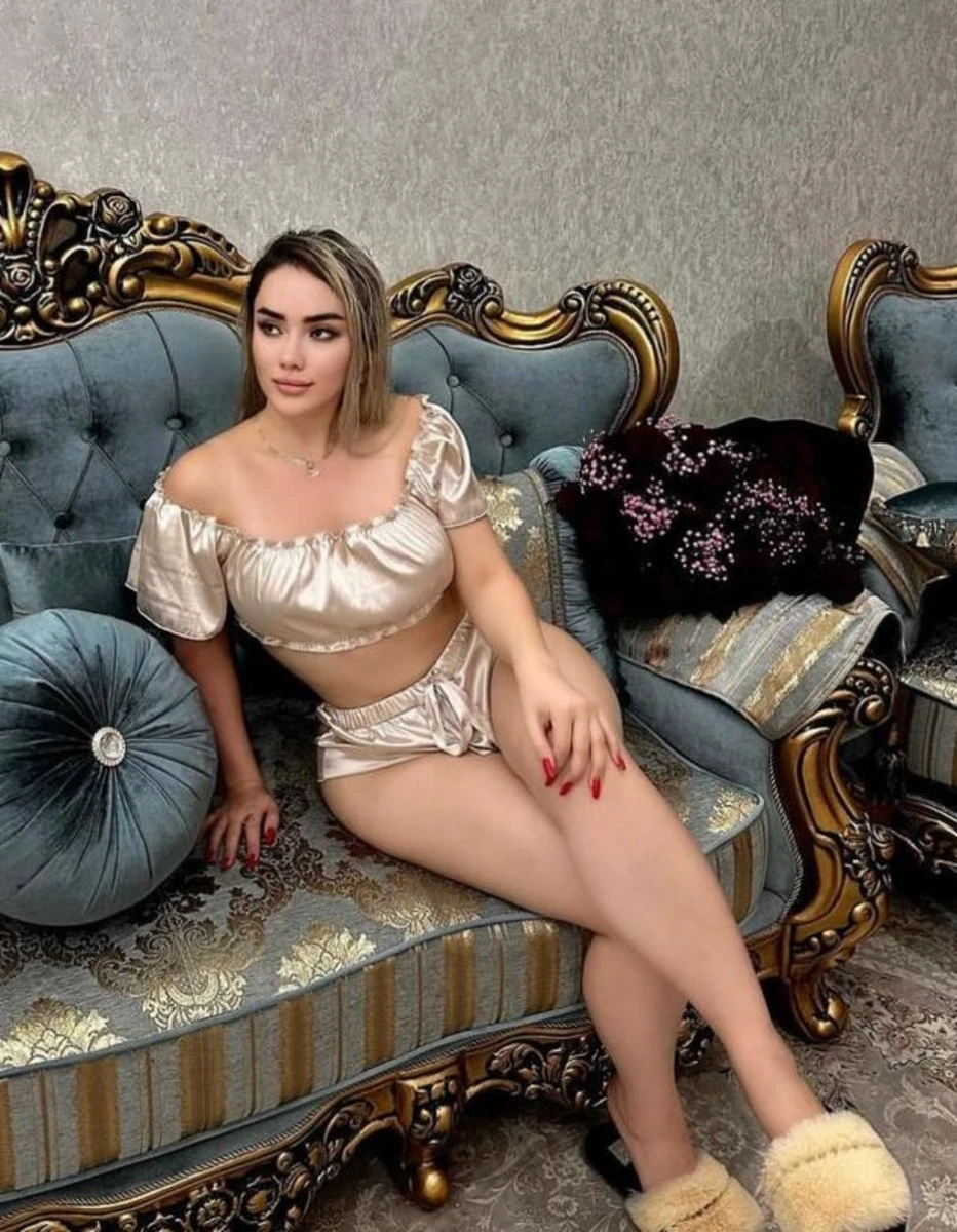 Caroline escort in Rome
