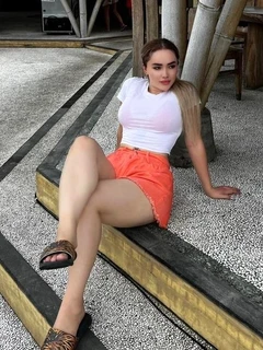 Caroline escort in Rome