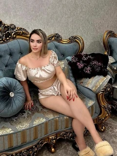 Caroline escort in Rome