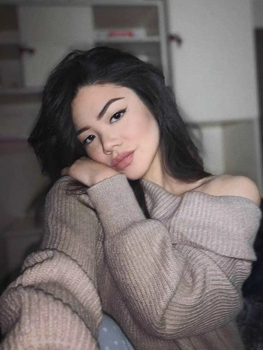Elina escort in Milan