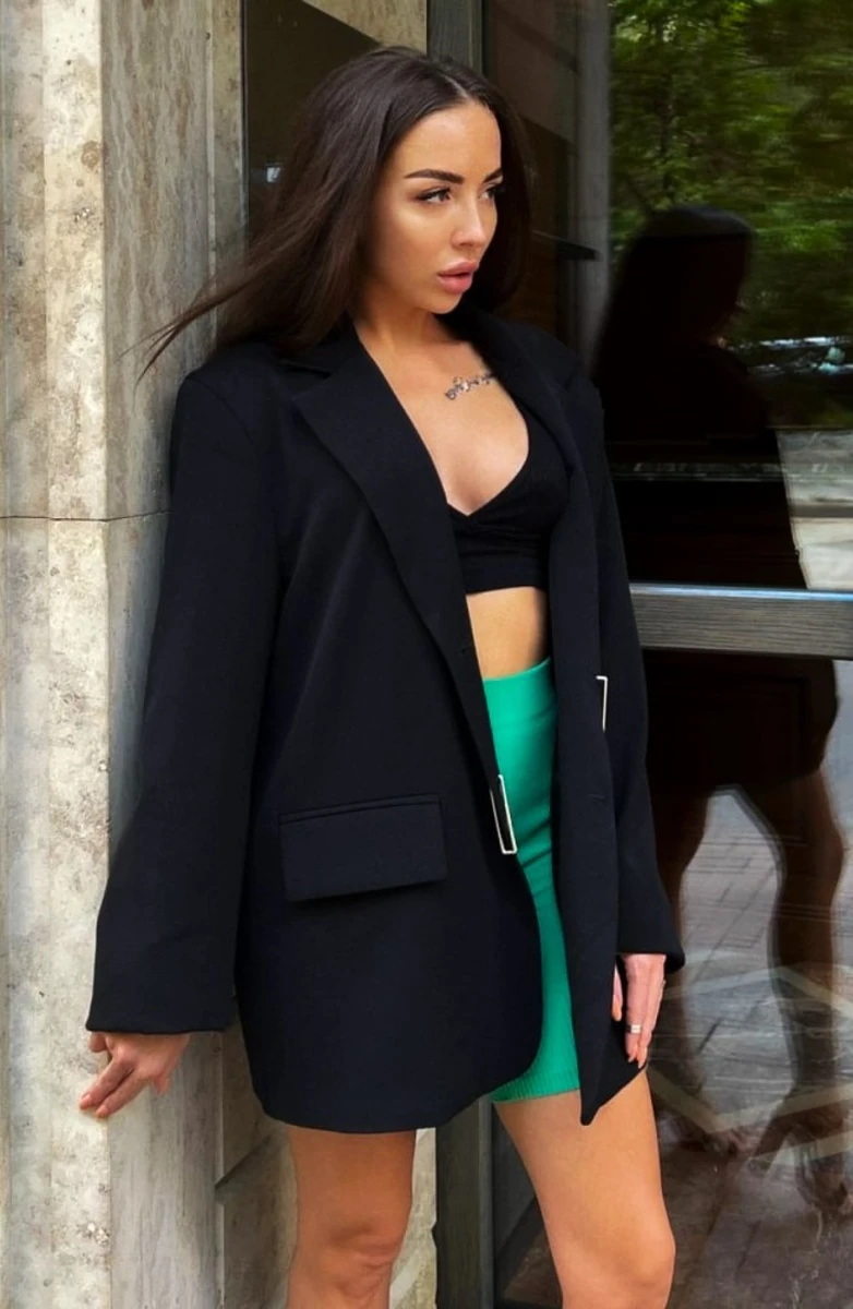 Elizabeth escort in Milan