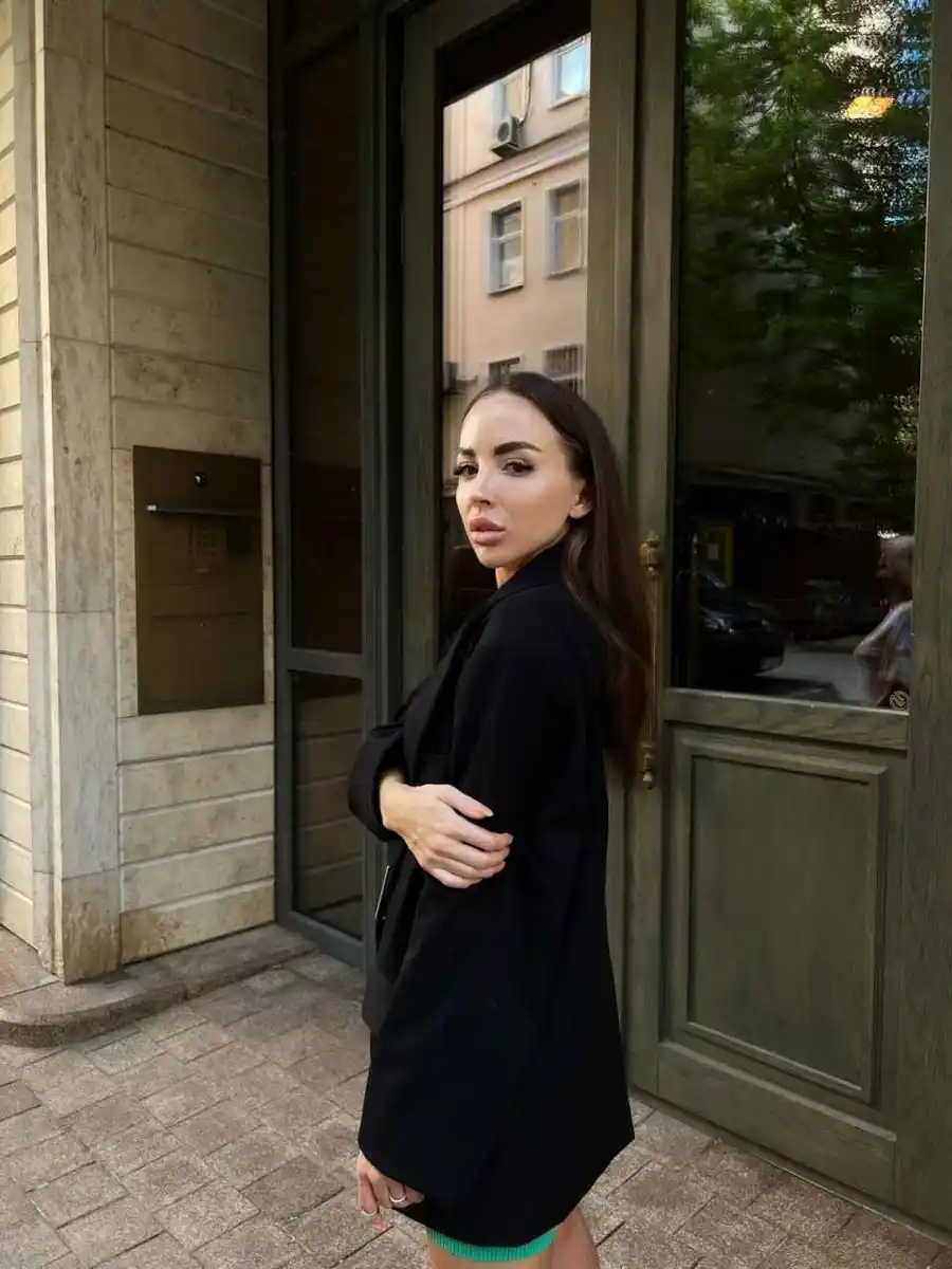 Elizabeth escort in Milan