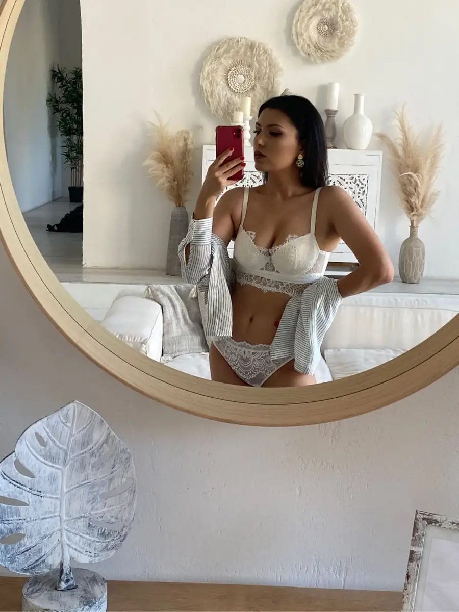 Elmira escort in Milan