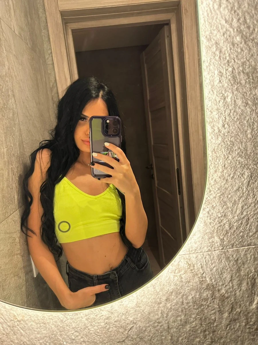 Emily escort in Milan