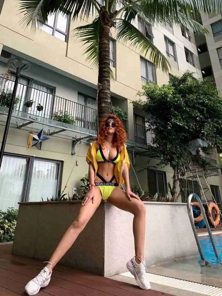 Emma escort in Milan