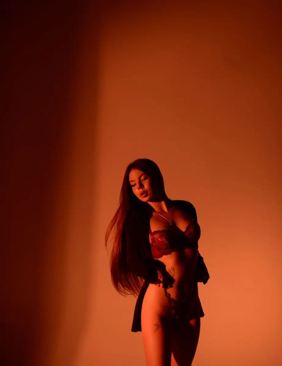 Emma escort in Milan