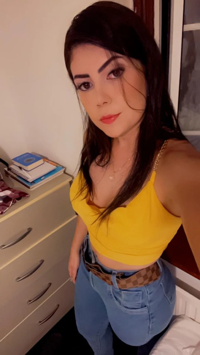 Emry escort in Milan