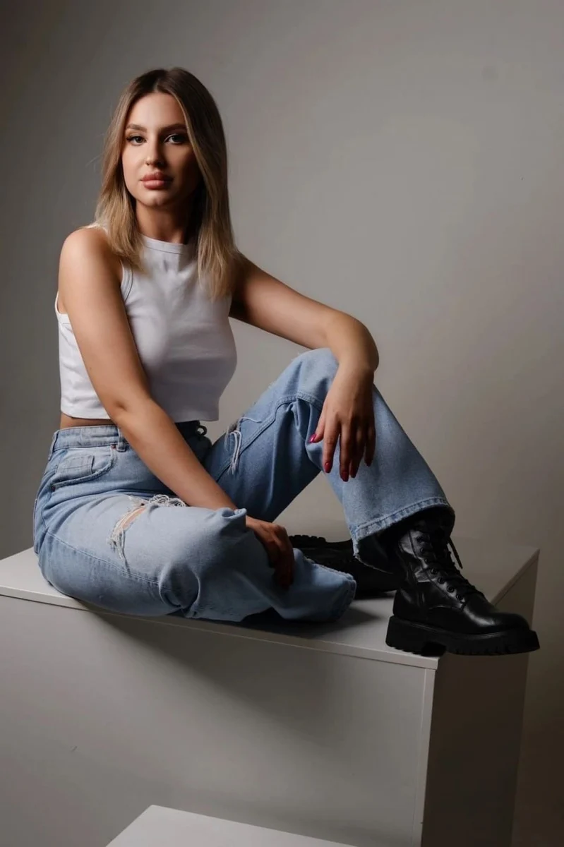 Evelina escort in Milan