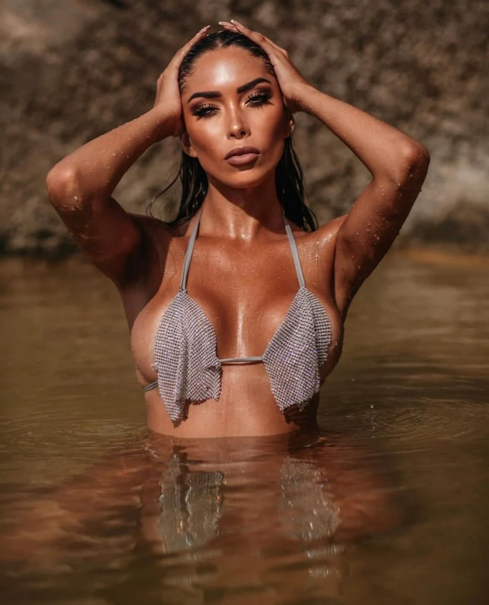 Gina escort in Milan