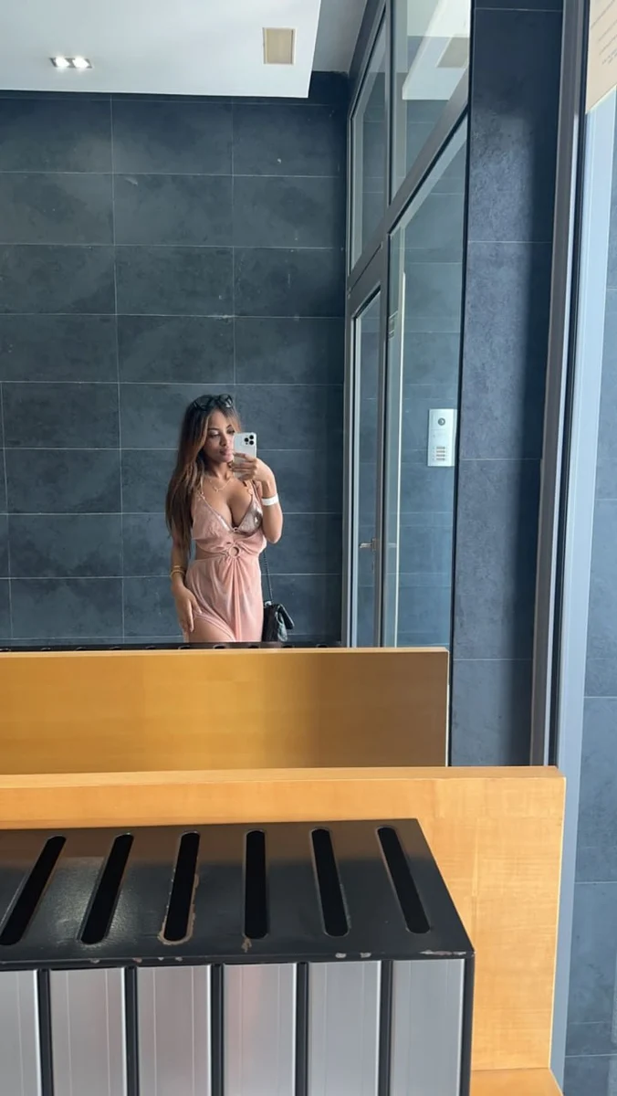Julia escort in Milan
