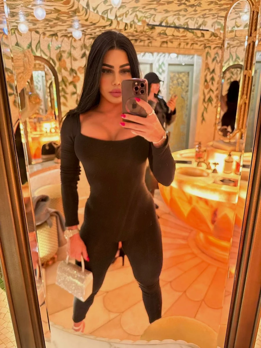 Julianne escort in Milan
