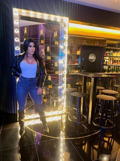 Julianne escort in Milan