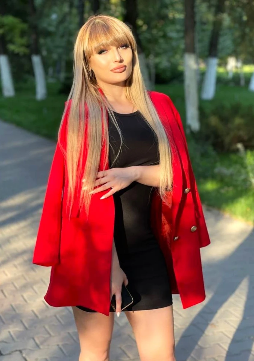 Kami escort in Milan