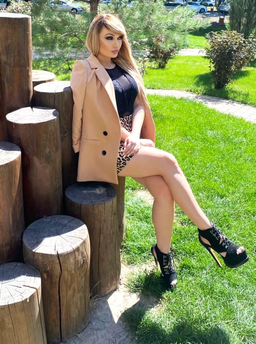 Kami escort in Milan