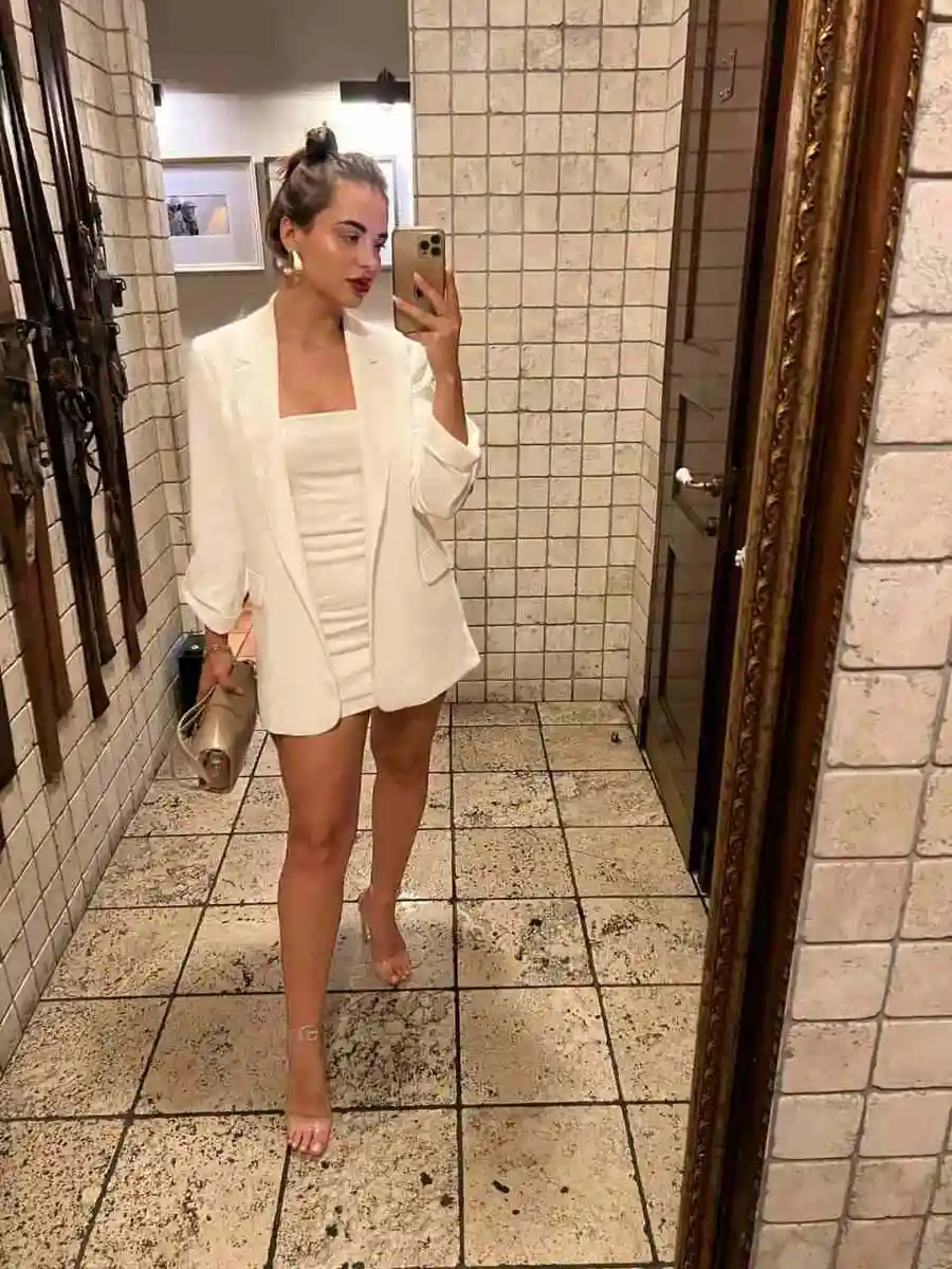 Karina escort in Milan