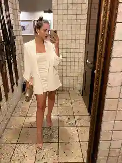 Karina escort in Milan