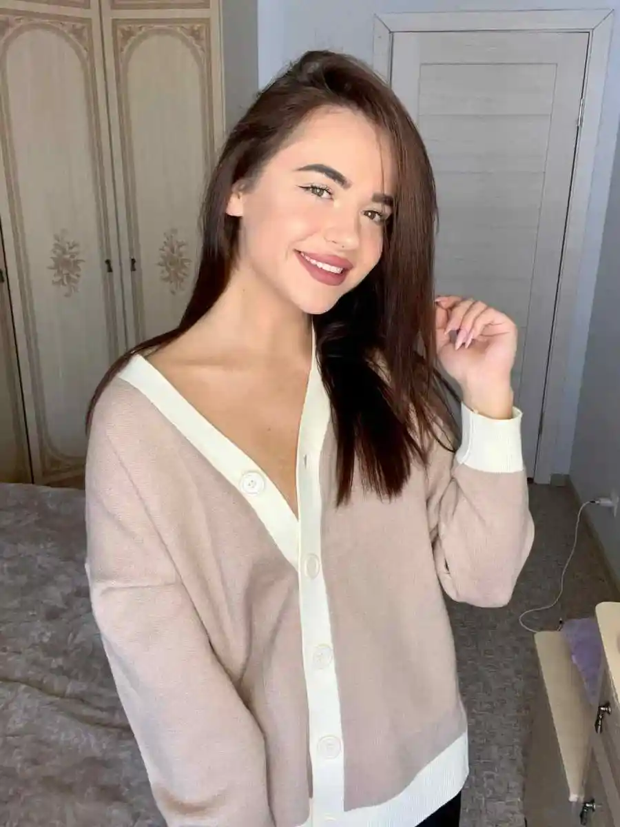 Karina escort in Milan