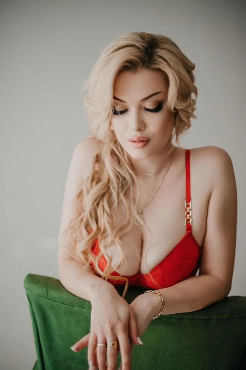 Karolina escort in Rome