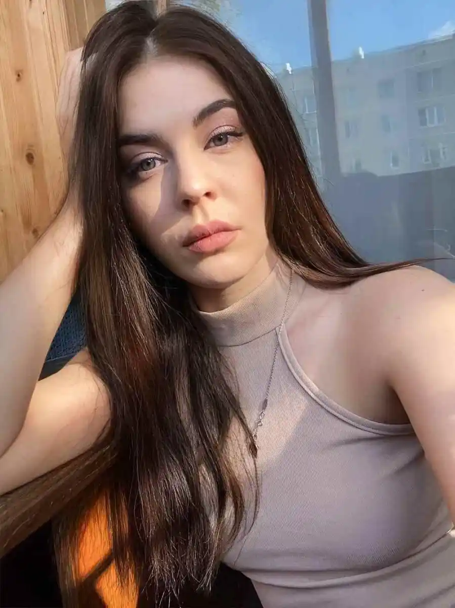 Kira escort in Milan