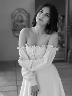Kira escort in Milan