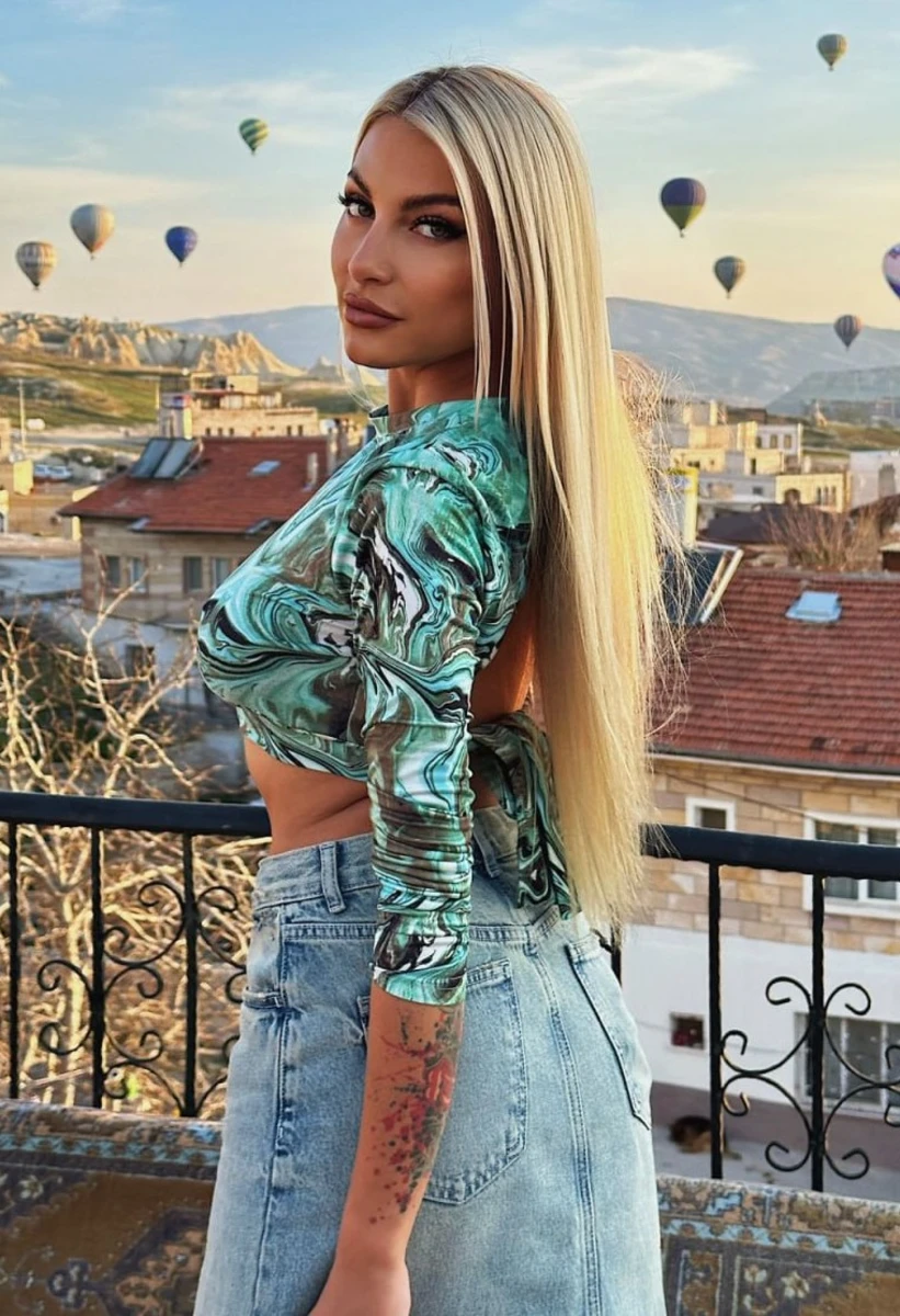 Kristina escort in Milan