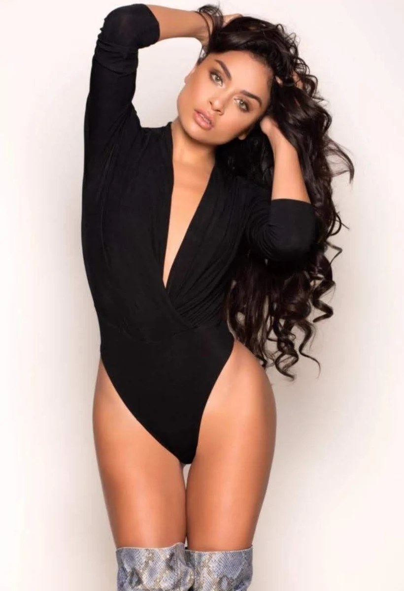 Lana escort in Milan