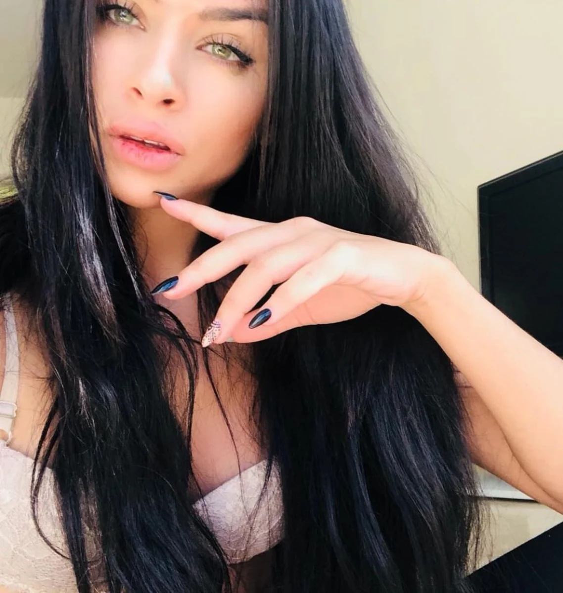 Lana escort in Milan