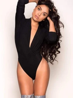 Lana escort in Milan
