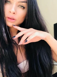 Lana escort in Milan