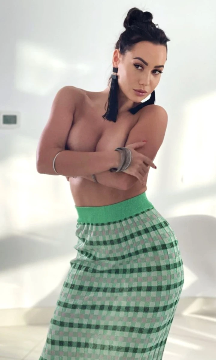 Lara escort in Rome