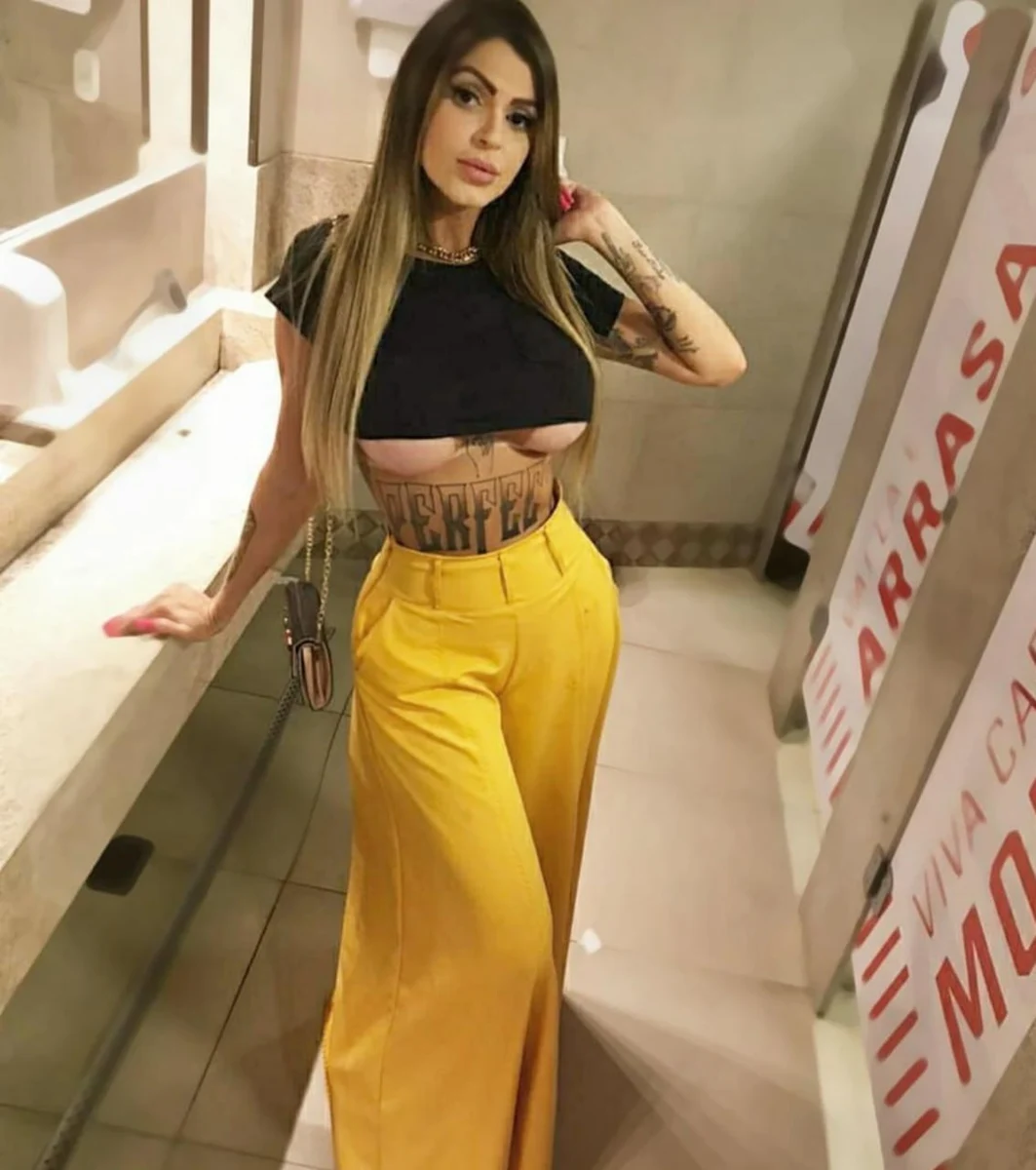 Leona escort in Milan