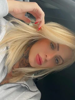 Leona escort in Milan