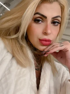 Leona escort in Milan