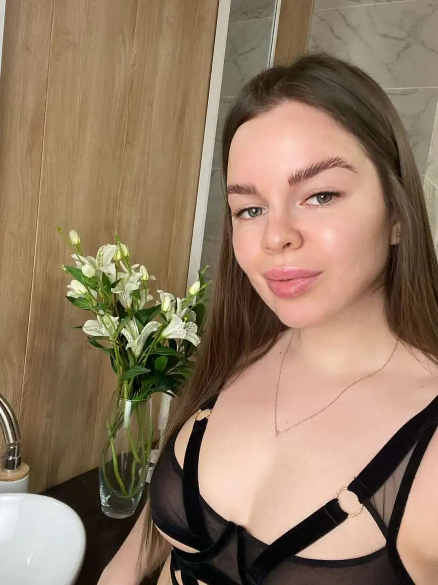 Leona escort in Milan