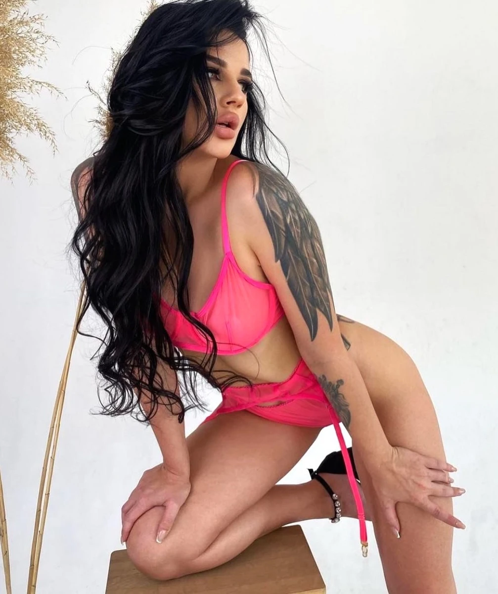 Leonika escort in Rome