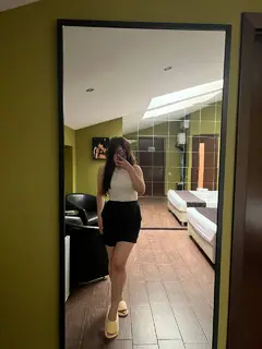 Leyla escort in Milan