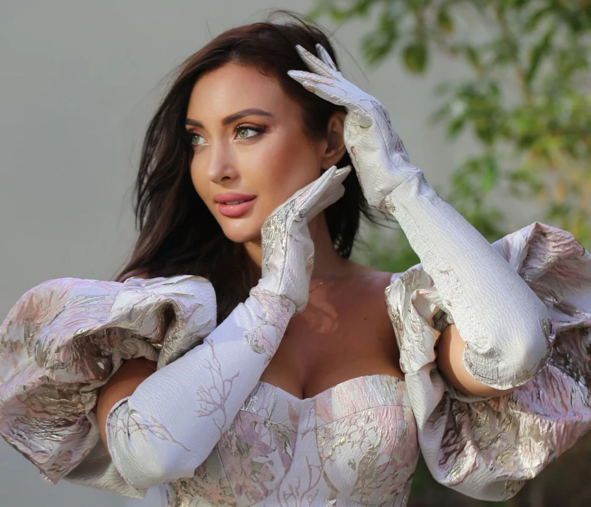 Lily escort in Milan