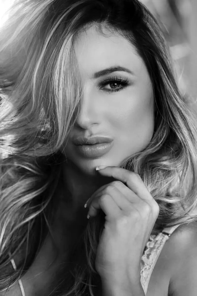Lora escort in Milan